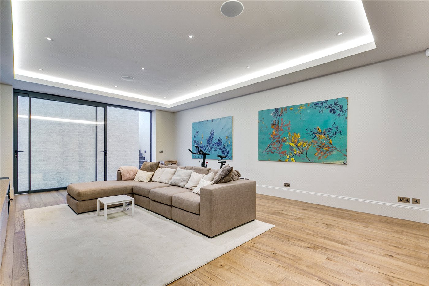 New Kings Road, Fulham/Parsons Green, London, SW6